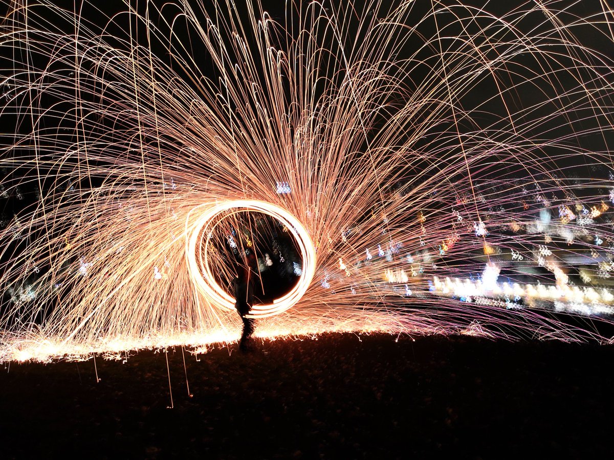 The word photography translated from Greek means to literally draw with light, and tonight that's exactly what we did! Yr 10's came along for an evening of photography in Alexandra Park playing with light trails and long exposures.. Good work lads! #beechencliffart <a href="/BeechenCliff/">Beechen Cliff School</a>