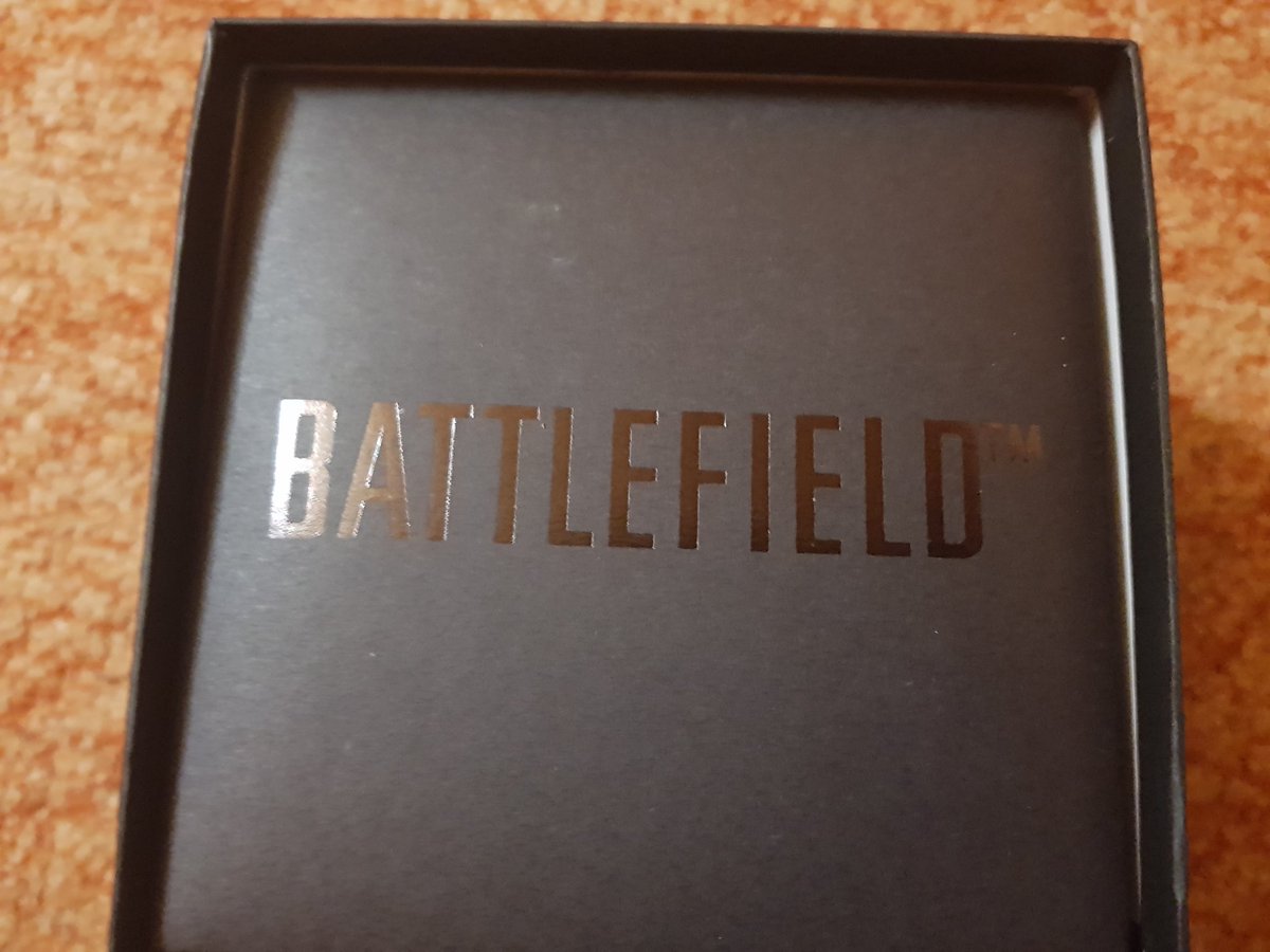 SaferLp's tweet photo. I have searched for years and found this piece of art. Finally, got the limited MSTR @EA_DICE Battlefield Edition watch which is limited to 500 and I have the No. 102! Battlefield lovers know this watch. She is a gem😍😍 #Battlefield #BF4 https://t.co/joO9ZFC7dH