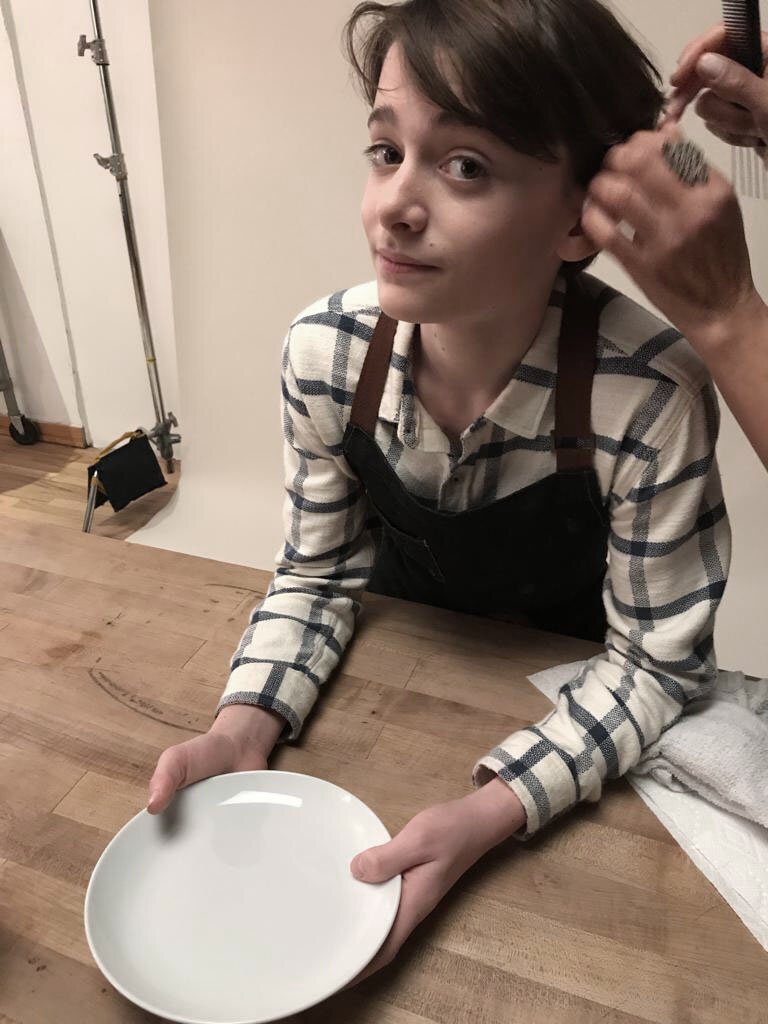 #tbt Noah getting prepared for a scene // Noah se preparando para uma cena <a href="/noahschnapp/">Noah Schnapp</a> #abe #bts #filmmaking #noahschnapp