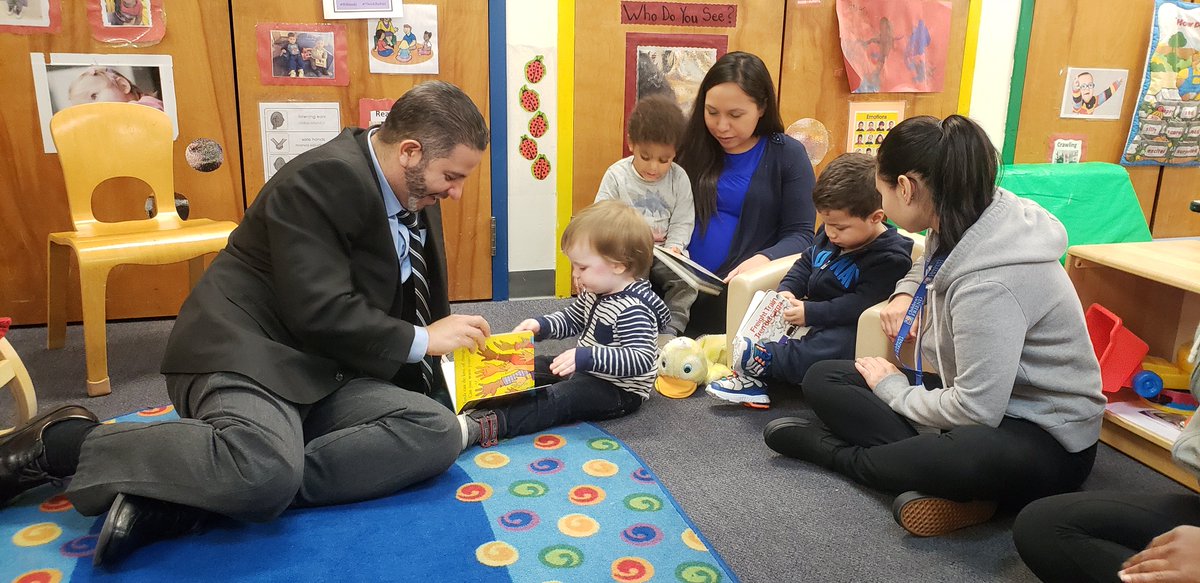 RIKidsCount's tweet photo. Victor Capellan reads to little learners at Children's Friend!
#SupersRead 💫 #RIReads 📚 #ThinkBabies https://t.co/7zFhLPUkQS