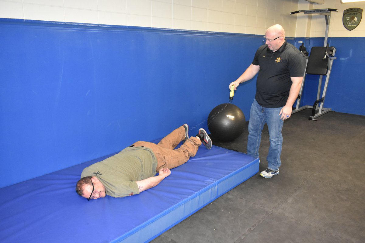 AppletonPD_WI's tweet photo. Citizen's Academy learned about use-of-force issues on Tuesday night. As always, getting a chance to use a Taser was a hit. Consider joining us in 2019! #cpsa2018 https://t.co/ZR9STBUYyZ
