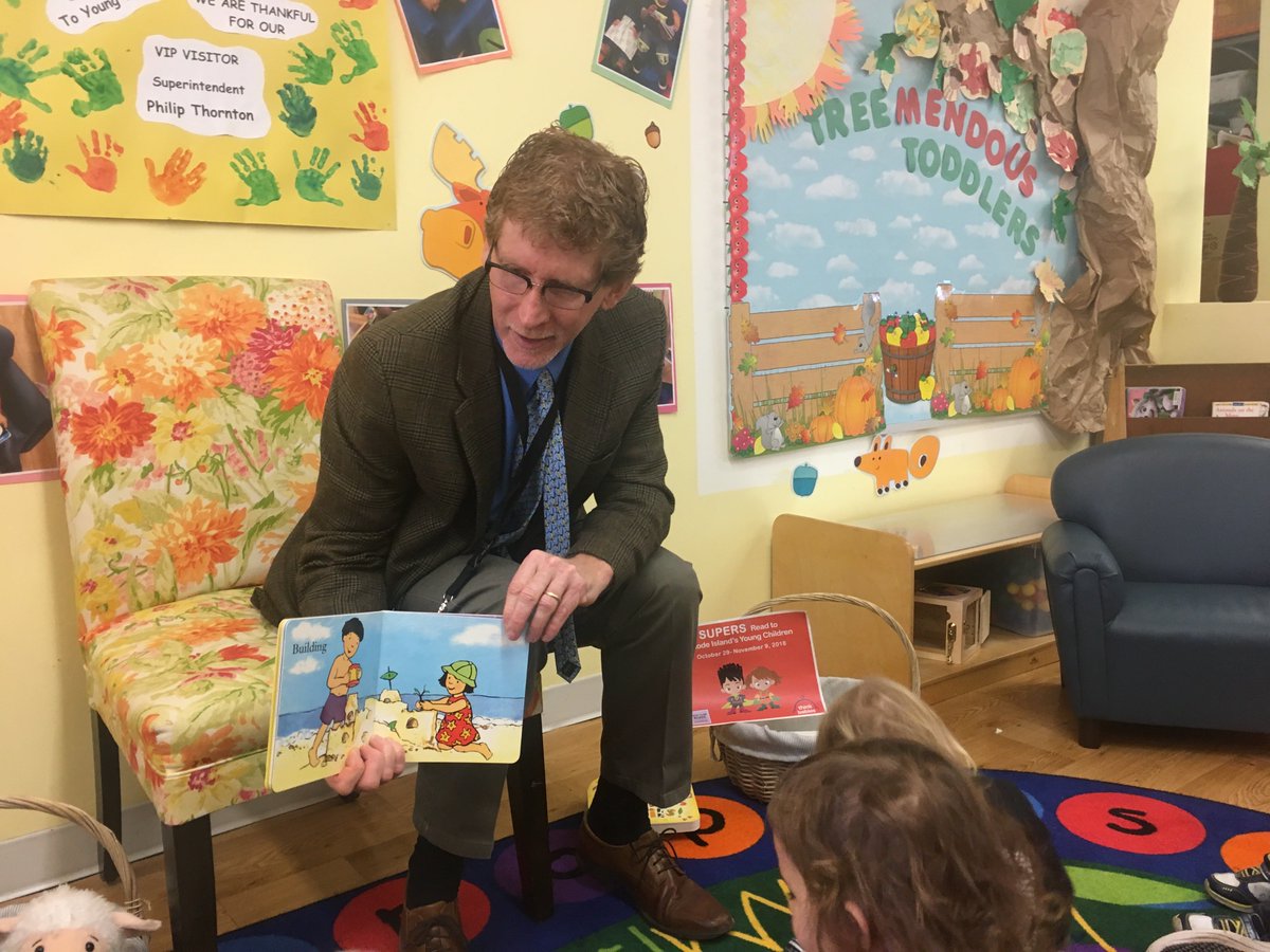 RIKidsCount's tweet photo. Dr. Phillip Thornton at shares the joy of reading at Magic Years in Warwick #SupersRead 💫 #RIReads 📚 #ThinkBabies https://t.co/4eb4Ph1t20