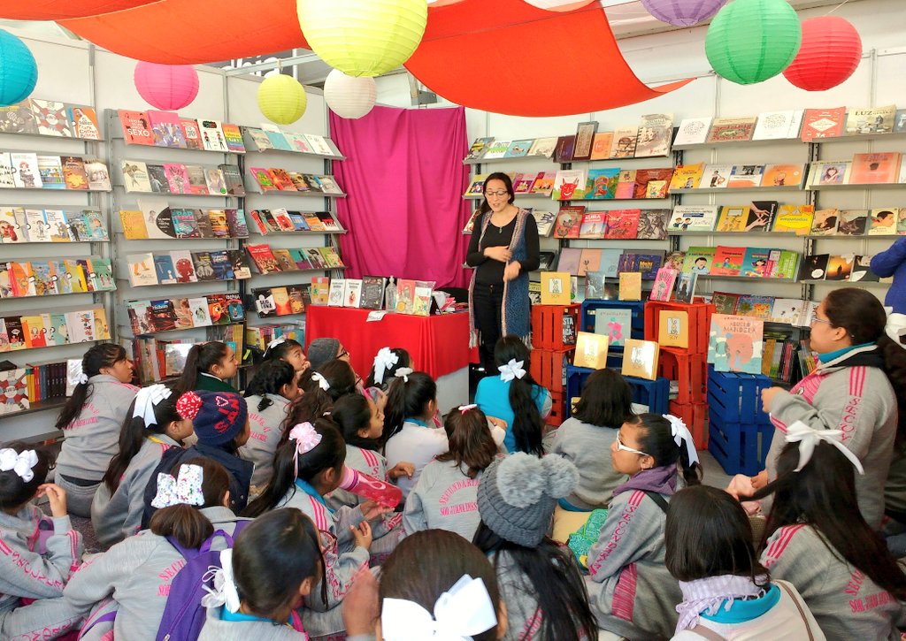 LibrosArge's tweet photo. Un pequeño taller sobre identidad, con el libro "Soy" de Roquel #V&R editorial aquí en Carpa de Inclusión, #Colij @CANIEMoficial
Stand 6a @FILIJMexico https://t.co/GNFpotJ9Nb