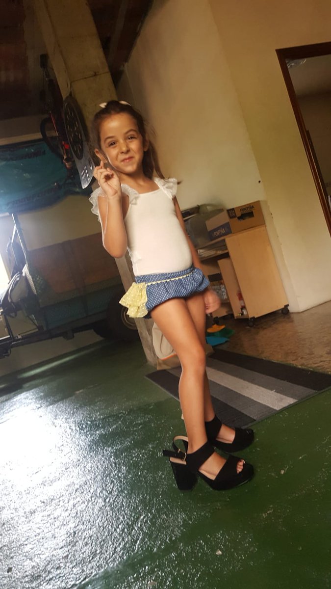 Stevenm76172852's tweet photo. pase de modelos de mi princesa #LandRober137 https://t.co/OzqjHdBcWn