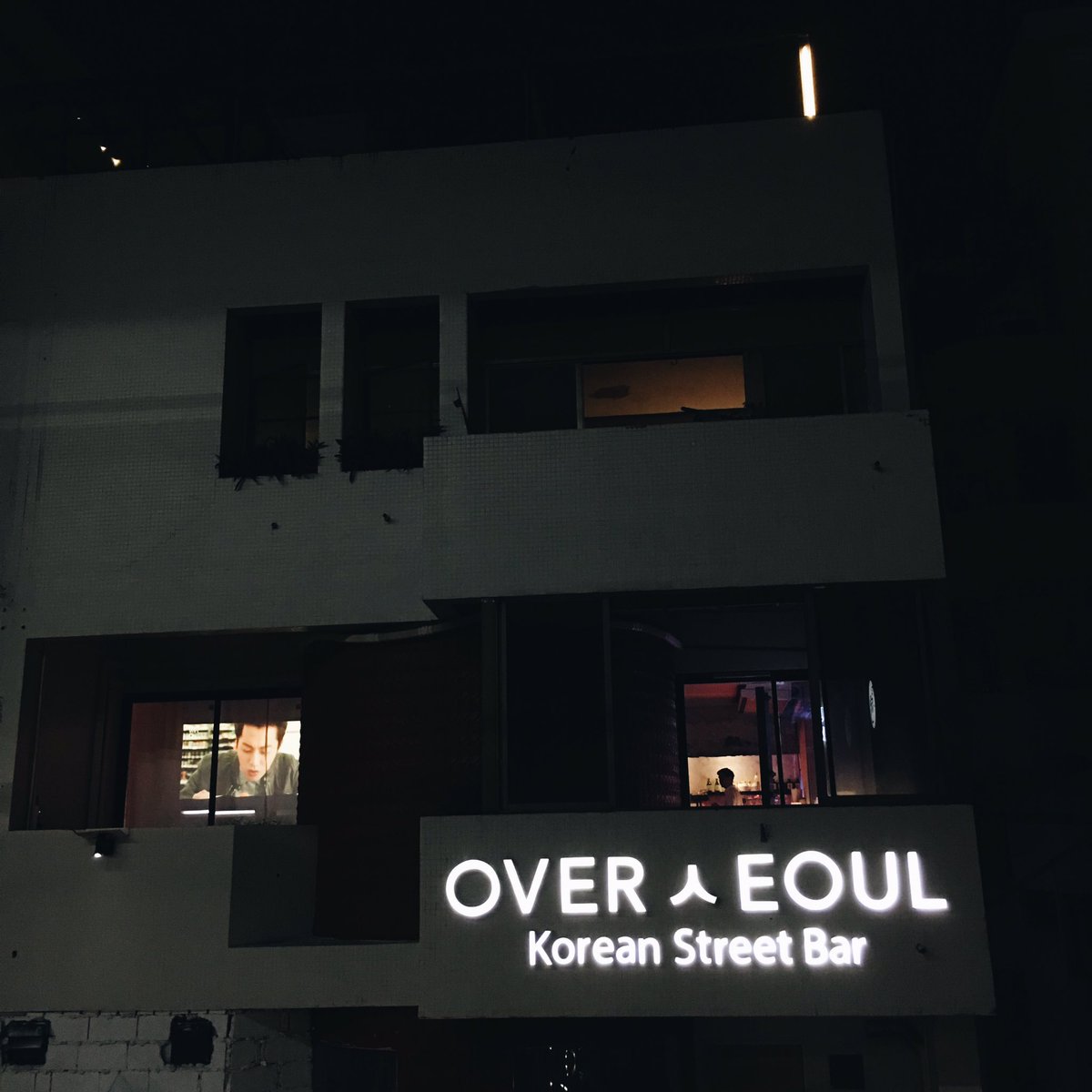 beurrexx's tweet photo. มาค่ะ วันนี้จะมารีวิวร้าน Over Seoul พิกัดบีทีเอสสนามเป้าทางออก 3 บอกได้คำเดียวว่าเต้นจนตัวตายมีอยู่จริง เหมือนอยู่ในช่องรายการเพลงที่ทุกคนพร้อมจะเดบิวต์ เมื่อคืนก็คือโซโล่เจนนี่คิมมาแรงสุด อยากให้ทุกคนได้ไปลอง เต้นปะทะกันแบบขึ้นโต๊ะ คลานพื้น 555555555555555 https://t.co/tmtYVbh7hx