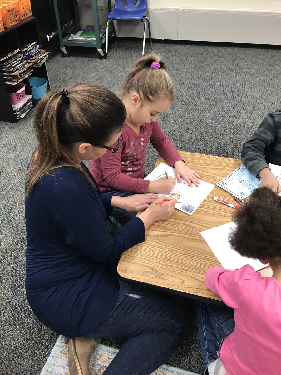 MrsVazquez54's tweet photo. Students were SO happy to have such special guests with us today for Parent Visitation Day! We shine brighter together! 🤗 @D54schools #WeAre54  #D54Armstrong https://t.co/cOoezumwIW