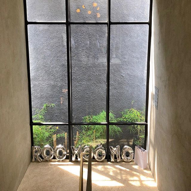 roomoomo's tweet image. Find this sign on the staircase, leading to the BIGGEST SALE EVENT in Malang!
____________________
#ROOMOOMOPOPUPSALE
OURA
Jl. Pahlawan Trip 11A Malang
____________________
15 - 16 November 2018
10.00 - 20.00
____________________
 #roomoomomalang #roomoo… ift.tt/2TfA9oA