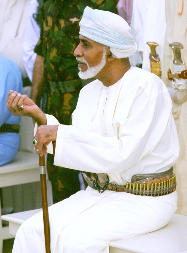 بقابوس تزدان الديار .. وتَسْعدُ
وتسمو طموحات الرجال  .. وتصْعَدُ
..
صباح نوڤمبري سعيد للجميع 🇴🇲❤️