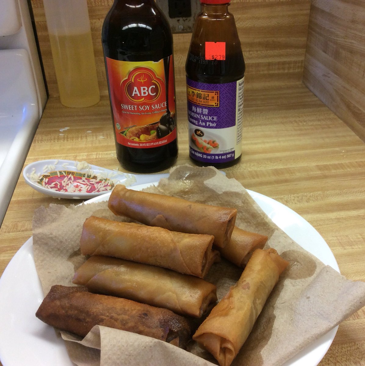 aznash13's tweet photo. Lekky and Bonnie demonstrate how to make egg rolls #CulinaryII #oobschools https://t.co/DJiGeUJSiO