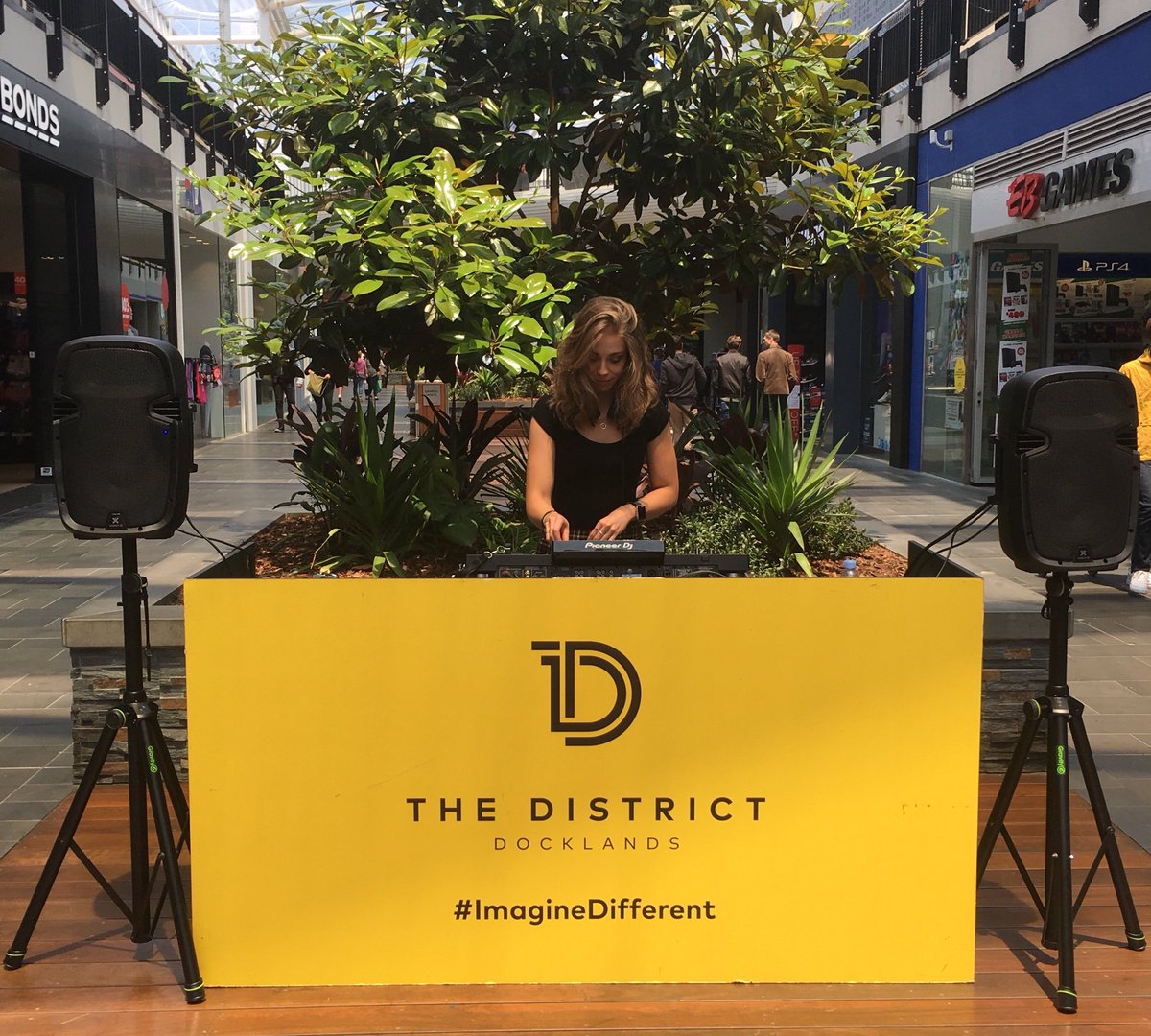 Here all day 😃 come say hi and check out District Docklands 🎶💋#BluePlanetEntertainment #ImagineDifferent #DistrictDocklands #gigs #music #singer #DJ #FridayFeeling #Melbourne #Weather ☀️