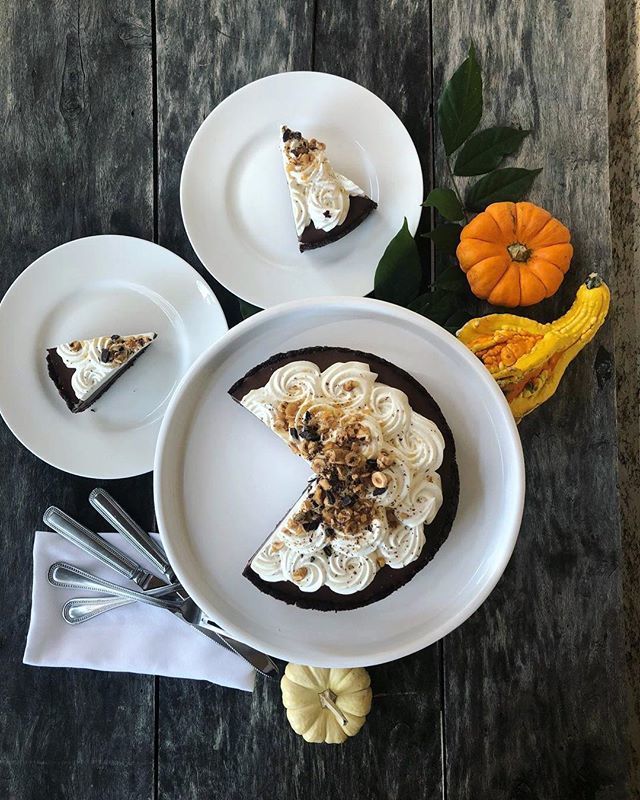 Last chance! You don't want to miss out on pie 🥧 Bring one of our freshly bakes pies to your Thanksgiving feast -- this gorgeous Chocolate Pudding Pie is one of the delicious options. All orders must be placed by Monday, 11/19 for pickup only on Wedn… ift.tt/2ThIrwn