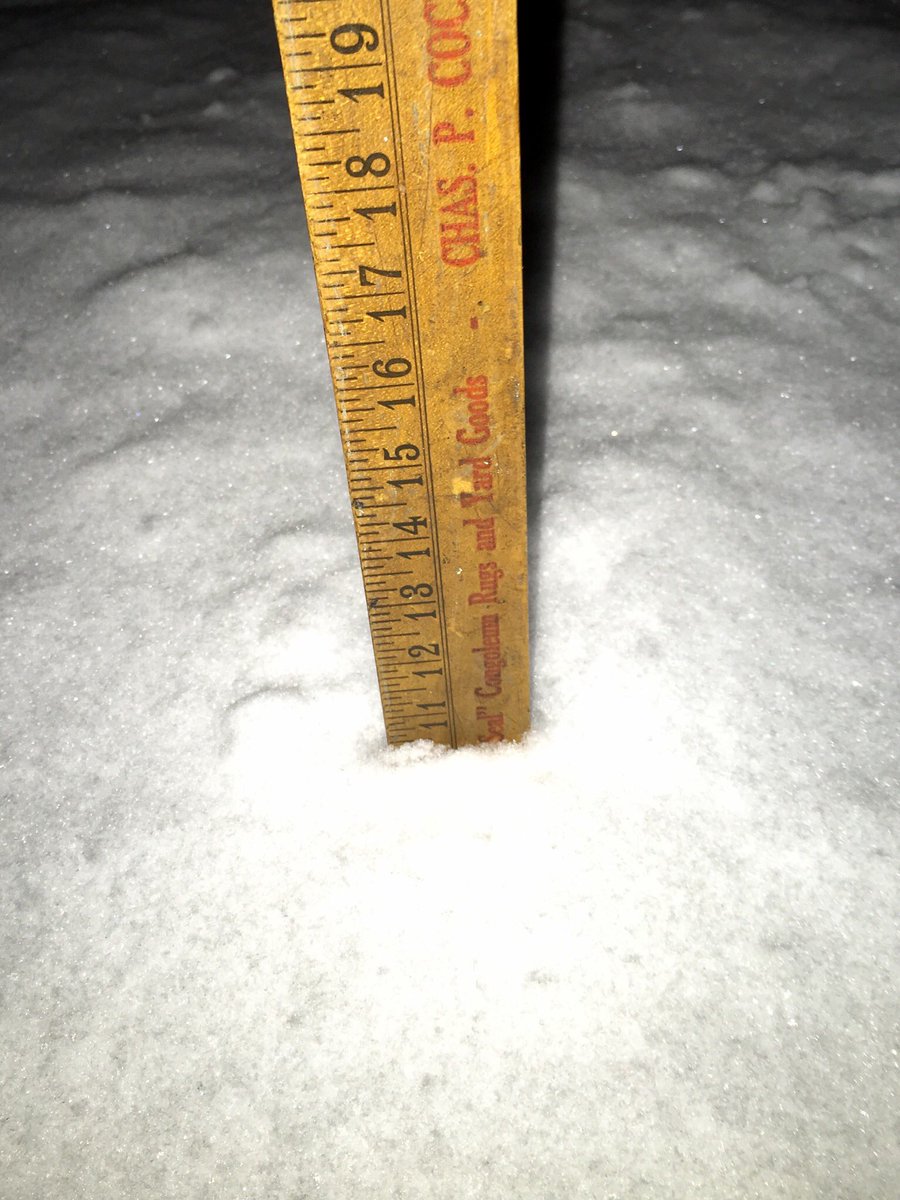 armchairwx's tweet photo. Snow seems to have all but stopped for now.  #PAwx https://t.co/KWrwSoWJMR