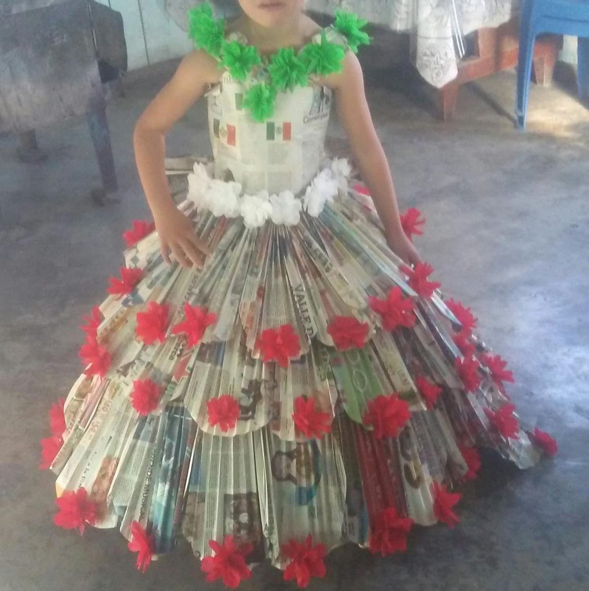 Vestidos Hechos De Material Reciclado Para Niñas Material Colección