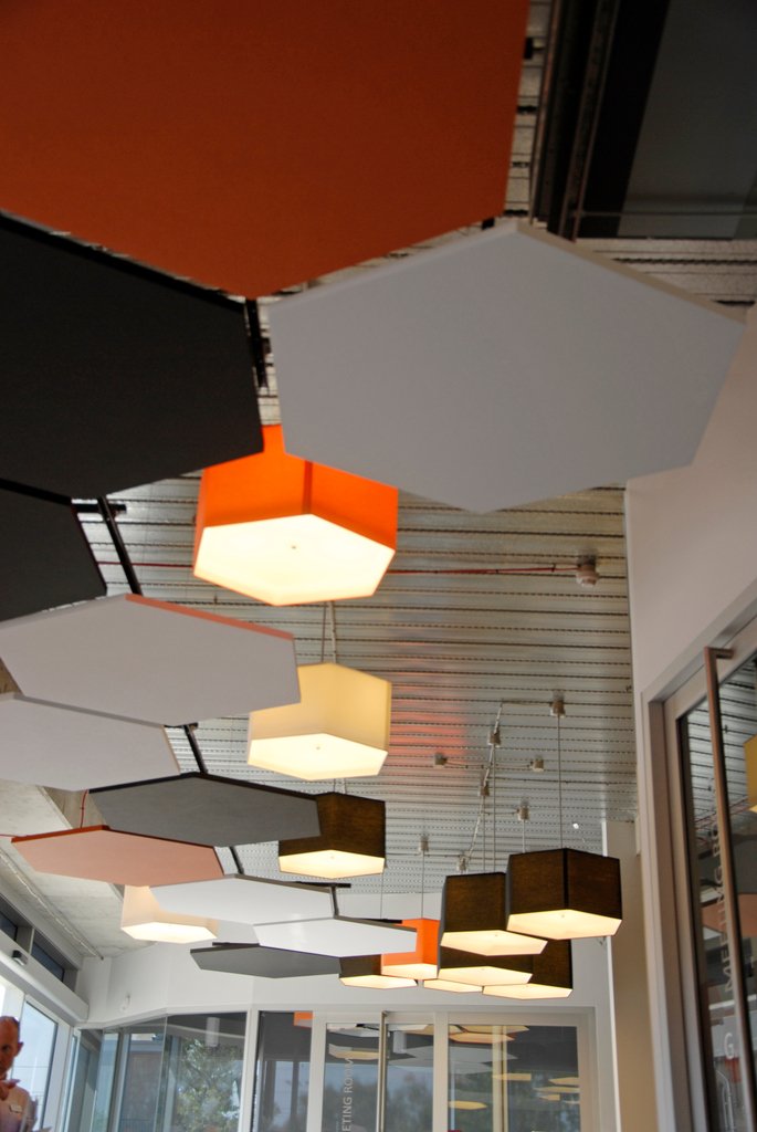 SatelightDesign's tweet image. The amazing ceiling at Resthaven Head office in Adelaide.

#flashbackfriday #lightingproject #officelighting #officedesign #workspace #hivelight #pendantlights #lampshade #featurelight #interiordesign #custommade #madeinaustralia #designedinaustralia #lighting
