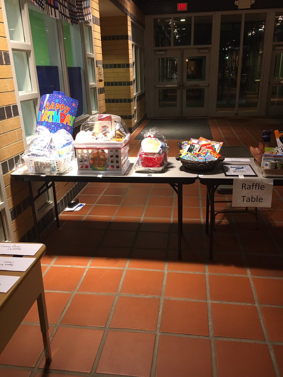 LeaderLuehmann's tweet photo. Family Fall Festival at NSJ was a huge success due to the generosity of the NSJ staff and partners, YMCA Beacons and NAZ,  for their donations of over twenty raffle baskets and Fifty plus turkeys! Families had a great time. #NSJstaffrocks @associateronmps @MPS_News https://t.co/1hTXZDKORk