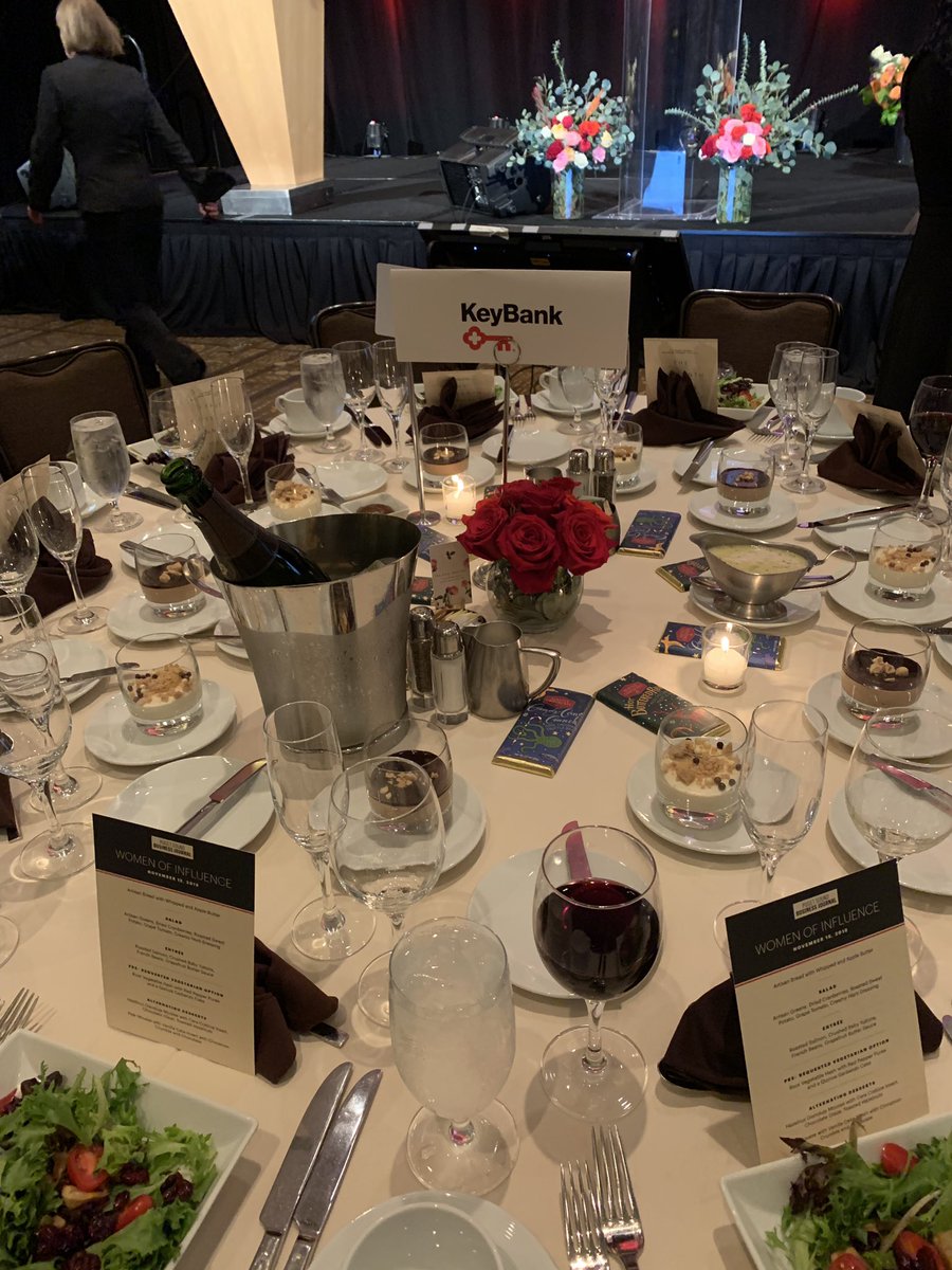 BarbSmith1121's tweet photo. Awesome event tonight celebrating fabulous women of Seattle #psbjwomen #key4women https://t.co/30V7G5bJ7K