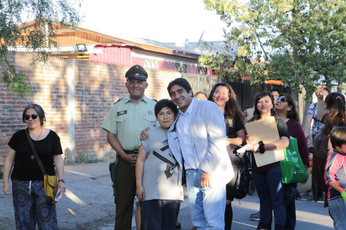 Calera_deTango's tweet photo. Culminamos nuestra cuarta Caminata de Seguridad Pública, esta vez en el sector de Los Tilos. Estamos muy contentos con esta experiencia de construcción de nuestra política de seguridad basada en la participación de la comunidad. #SeguridadSomosTodos https://t.co/2JKX02jOrR