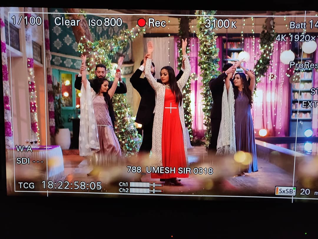 shrenufan_tamil's tweet photo. Awesome pics from set, upcoming @shrenuparikh11 @mansi_srivas
@SurbhiChandna @KUNAL_JAISINGH @NakuulMehta
@Mattooleenesh #shrenuparikh #gaurisinghoberoi #Rikara #AniRiVya #shivOmRu #repost #Starplus #Songseq 😘😍❤ https://t.co/1EGQti2DJh