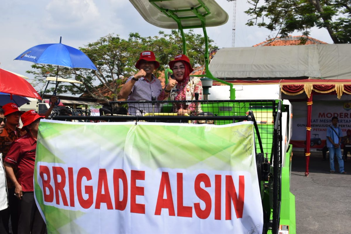 humasGrobogan's tweet photo. Mari terus kita tingkatkan pertanian Grobogan.
@SumarniGrobogan @dispertan @kodimpurwodadi @rumahkedelai
#pertanian #GroboganHebat #HumasGrobogan https://t.co/tSkz9zYfse