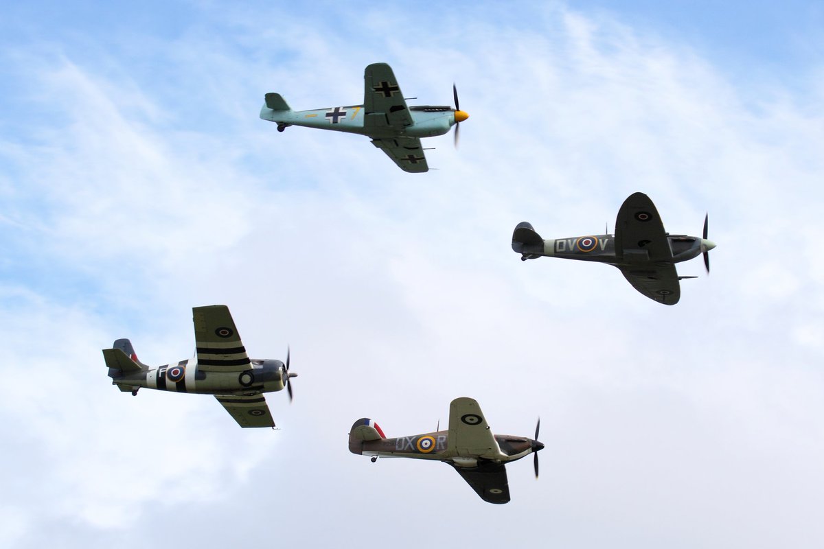 UltimateWarbird's tweet photo. What a spectacular rare sight...(photo credit & copyright: Dale Featherby) #UltimateWarbirdFlights #formation #flywithus #UltimateFlightExperiences #avgeek #aviationphotography #aviationdaily #aviation #warbirds #WWII #History #airshow #aviationlovers #aircraft https://t.co/7tqgAfrHPM