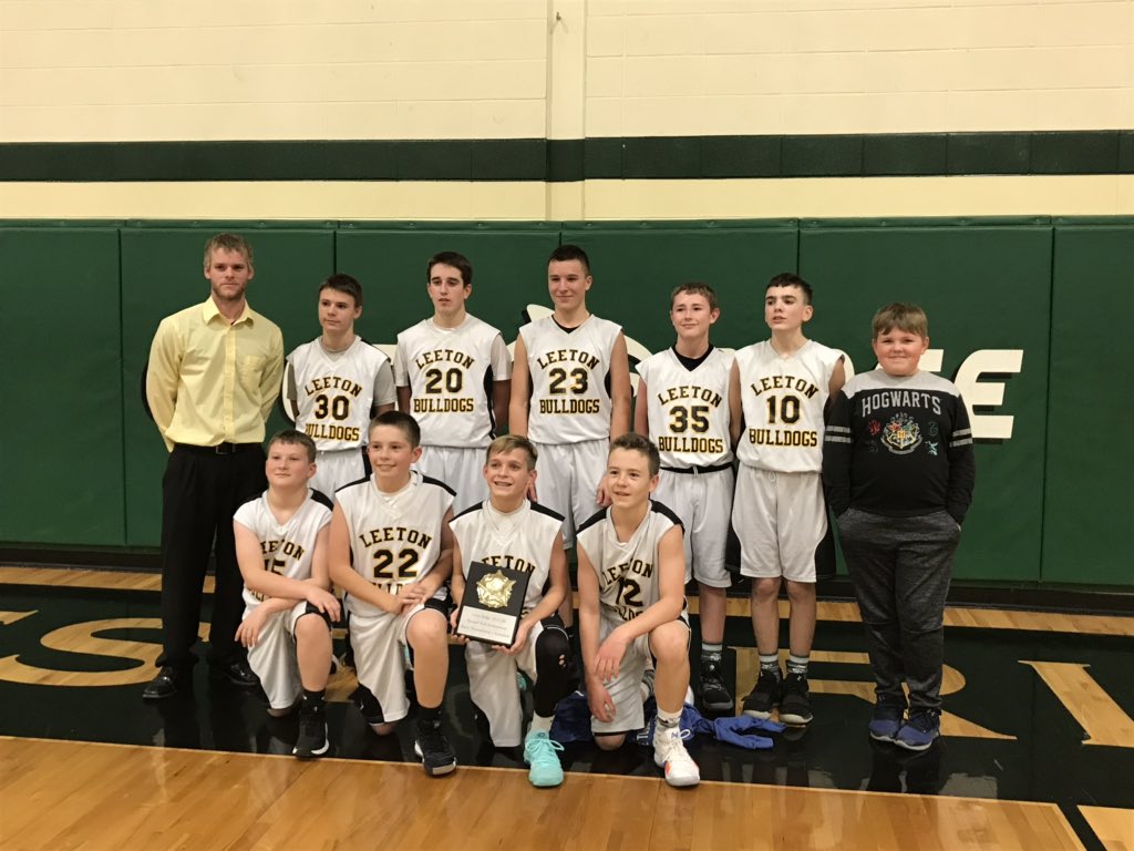 CrooksSusanD's tweet photo. Congratulations Leeton junior high boys basketball 1st Place Crest Ridge tournament. Go Bulldogs https://t.co/g5N3HDXlVO