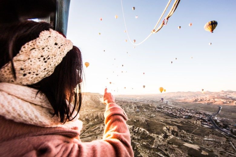 HavClothWilTrav's tweet photo. Roughly 100 hot air balloons take to the skies every morning (weather permitting) in #Cappadocia, Turkey. It's incredible! This #blog post is sharing my experience riding with #ButterflyBalloons // https://t.co/o1RFeUUGWf @BBlogRT @LovingBlogs #travel #hotairballoons #turkey https://t.co/bmmT6fLA4Q