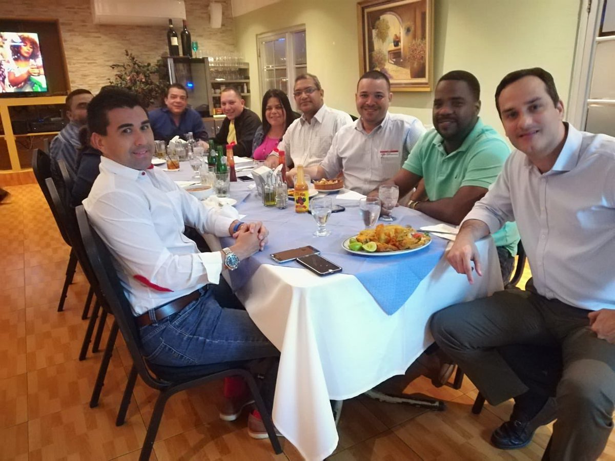 itzelmagaly4's tweet photo. Así como cuando uno dice "se alinearon los planetas" bueno así y nos encontramos y lo pasamos en familia❤️@emilabdulh @HernandoAbraham @borisoscarn @Miken0007 @ModoFuego @PITTIJAIME https://t.co/PccG2v49QV
