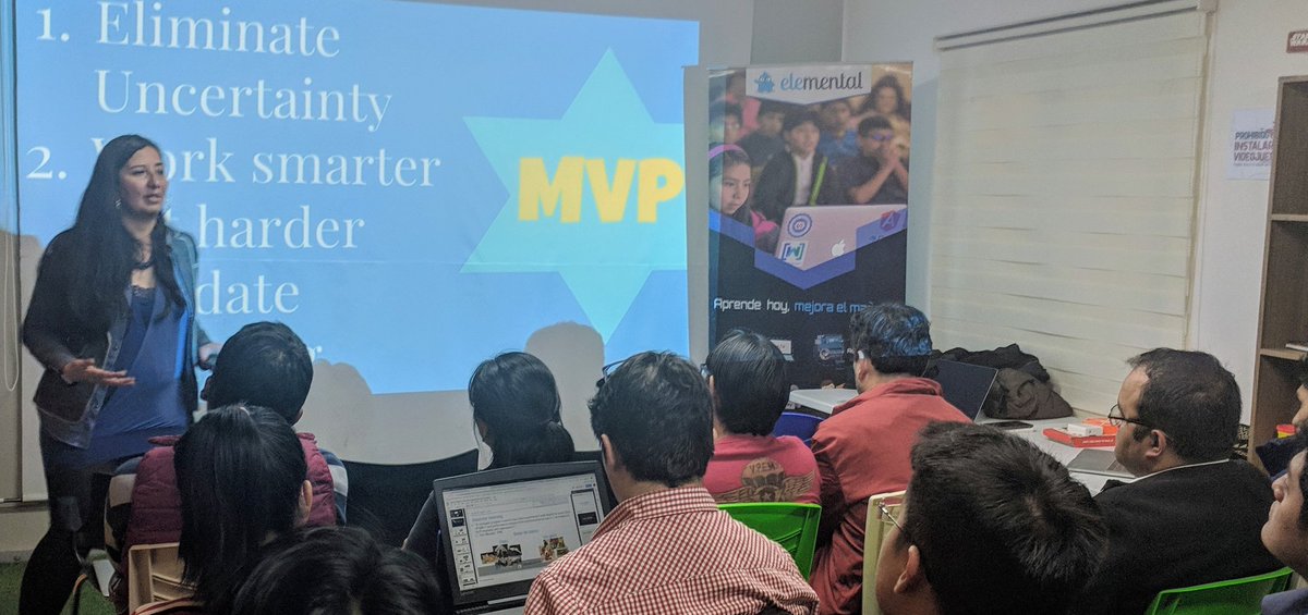 superbeto's tweet photo. La primera charla es de @ceciuriona sobre la utilización de #LeanStartup en #AI incluyendo como utilizo #AICanvas para la definición de un proyecto de datos en un ministerio hacia #SWAILaPaz #LatinxAI https://t.co/CggSZppaxL