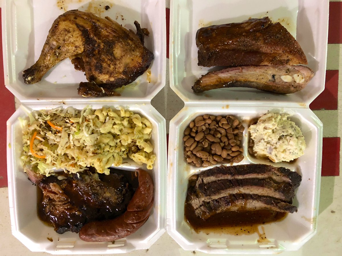 BBQsnob's tweet photo. The line was long tonight at @WTexasPitMaster for their competition style BBQ. They only set up Tues &amp; Wed nights in Plainview and Thur nights in Floydada. I liked the green chile Mac and the tender brisket best. #saucy https://t.co/xXIGNgF9xF