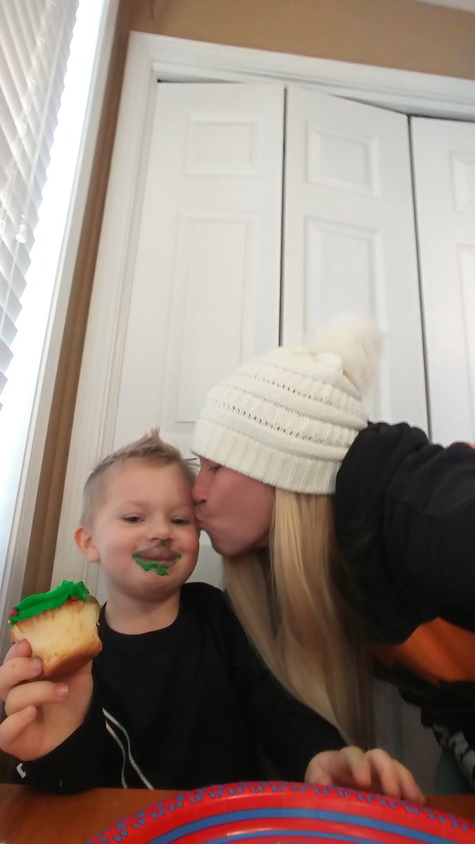 Bush04Melissa's tweet photo. My nephew rocks #bestnephewever https://t.co/IW3V6LJ6g5