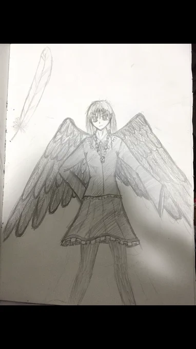 黒歴史漁ったせいで思い出してしまった。
高校二年の夏ごろ初めて描いたイラスト....漆黒の翼に髑髏のネッレス、黒い太陽(?)。
高校二年にして厨二病...ジャスティス...(適当) 