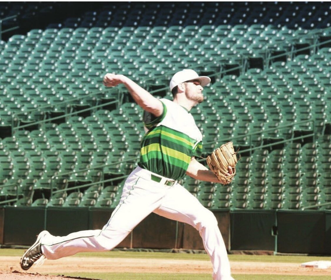EviWeevil's tweet photo. #throwbackstarofthenight that time again..showing love to every sport. @GrantBlack16 is the man tonight. Grant had the sauce🍝. Newport native “not cigs”. The pitcher who may woulf much rather have a pitcher of beer🍺. #Goweevils💚 https://t.co/rb6xnSqOiH