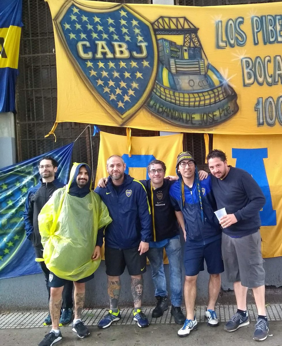 isamilanga's tweet photo. Ya no me importa haber perdido La Final de LIBERTADORES por la suspension de la lluvia😅
Soy muy feliz por haberle demostrado al mundo que yo amo Boca tanto y haber compartido la pasion con mis amigos de los bosteros en La Boca😉💙💛💙
Vamos todos juntos por La7ma🏆🏆🏆🏆🏆🏆🏆 https://t.co/LcexkBqzzc