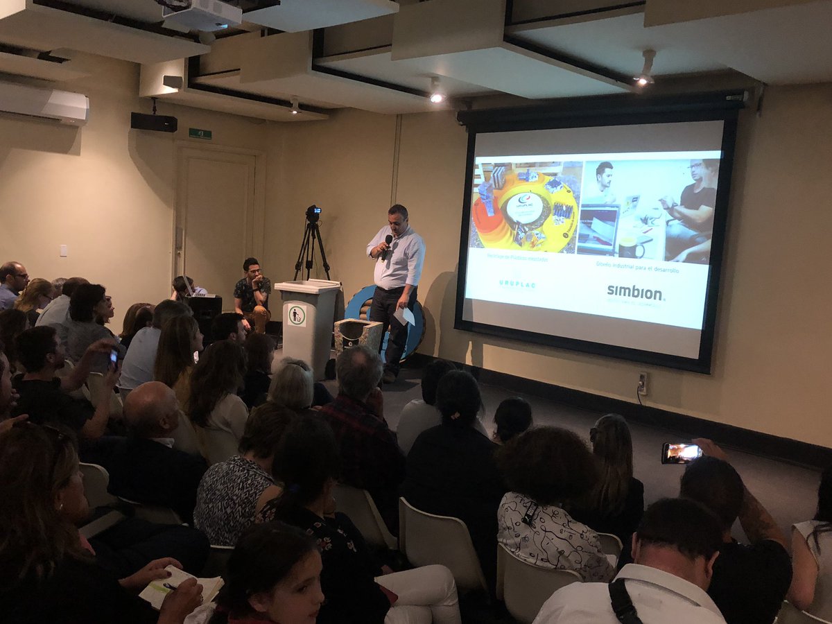 SocialabUy's tweet photo. Ahora en el #PitchCircular es el turno del proyecto Reciclómetros, @uruplac y @simbionUY, uniendo diseño y reciclaje. 

Seguimos en vivo a través de https://t.co/2bdEZr7oFn https://t.co/aTZw0WXz7S