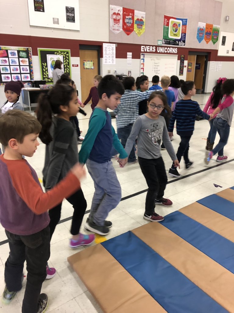 EversPE5's tweet photo. It’s Turkey Fitness Time at Evers. Students had a blast working out to earn feathers for their turkey and telling Suzanne Dugosh and myself what they were thankful for. Gobble Gobble.  #unicornsLEAD https://t.co/SA9jlbIKxC