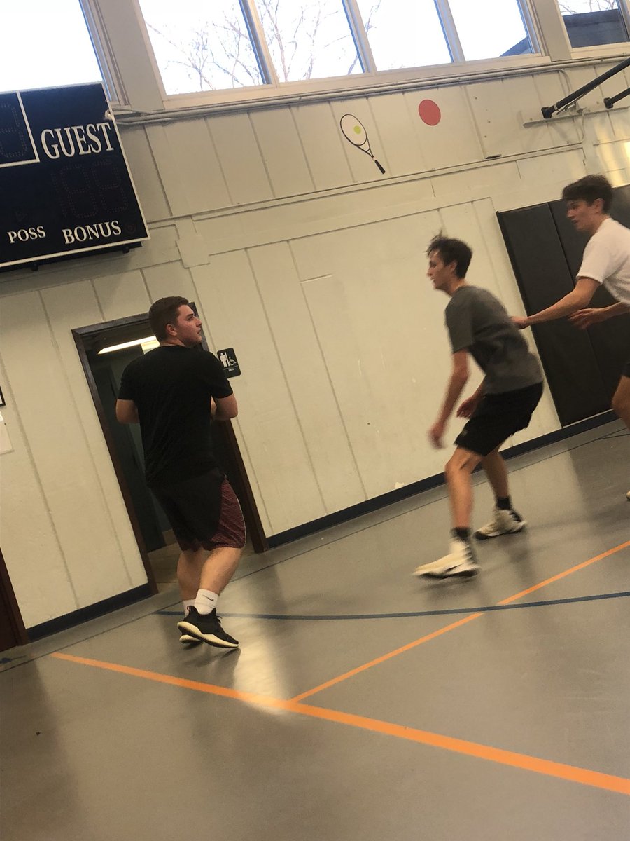 SnowmenHoops's tweet photo. Snowing outside, raining inside 💯 Great week of practice with @milkmenbball Both of us getting ready for week 1! #WeThriveInSnow #IcedOut https://t.co/v2qnnA3CyL