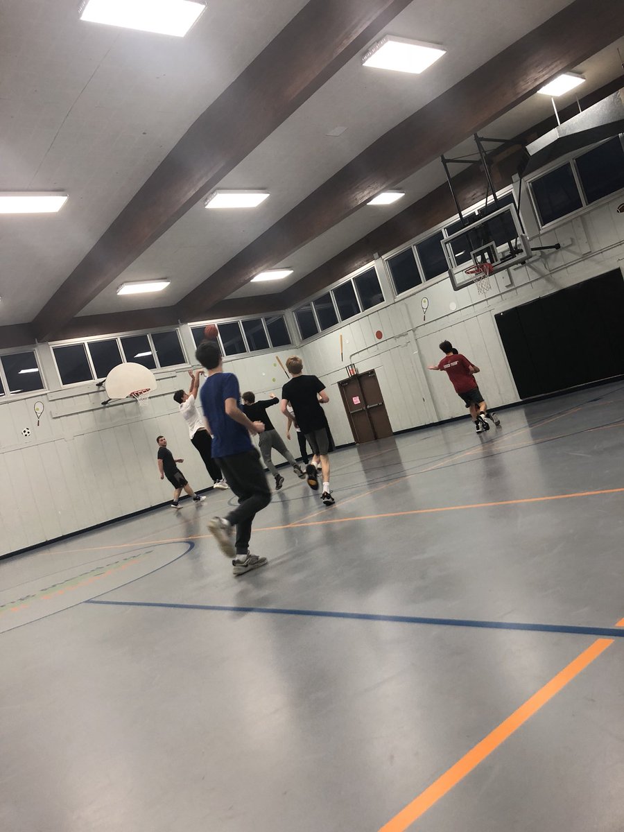 SnowmenHoops's tweet photo. Snowing outside, raining inside 💯 Great week of practice with @milkmenbball Both of us getting ready for week 1! #WeThriveInSnow #IcedOut https://t.co/v2qnnA3CyL