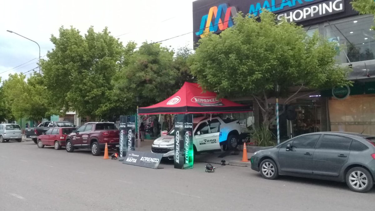 LorenzoAutos's tweet photo. Ya estamos en Malargüe Mall Shopping probando la FIAT TORO nueva versión
����¡ Acercate a compartir el final de la tarde junto a Lorenzo Automotores
👉Y recordá que mañana también nos encontrás en Malargüe con la nueva TORO acompañando los festejos por el aniversario de la ciudad https://t.co/UMf2QMmFAj