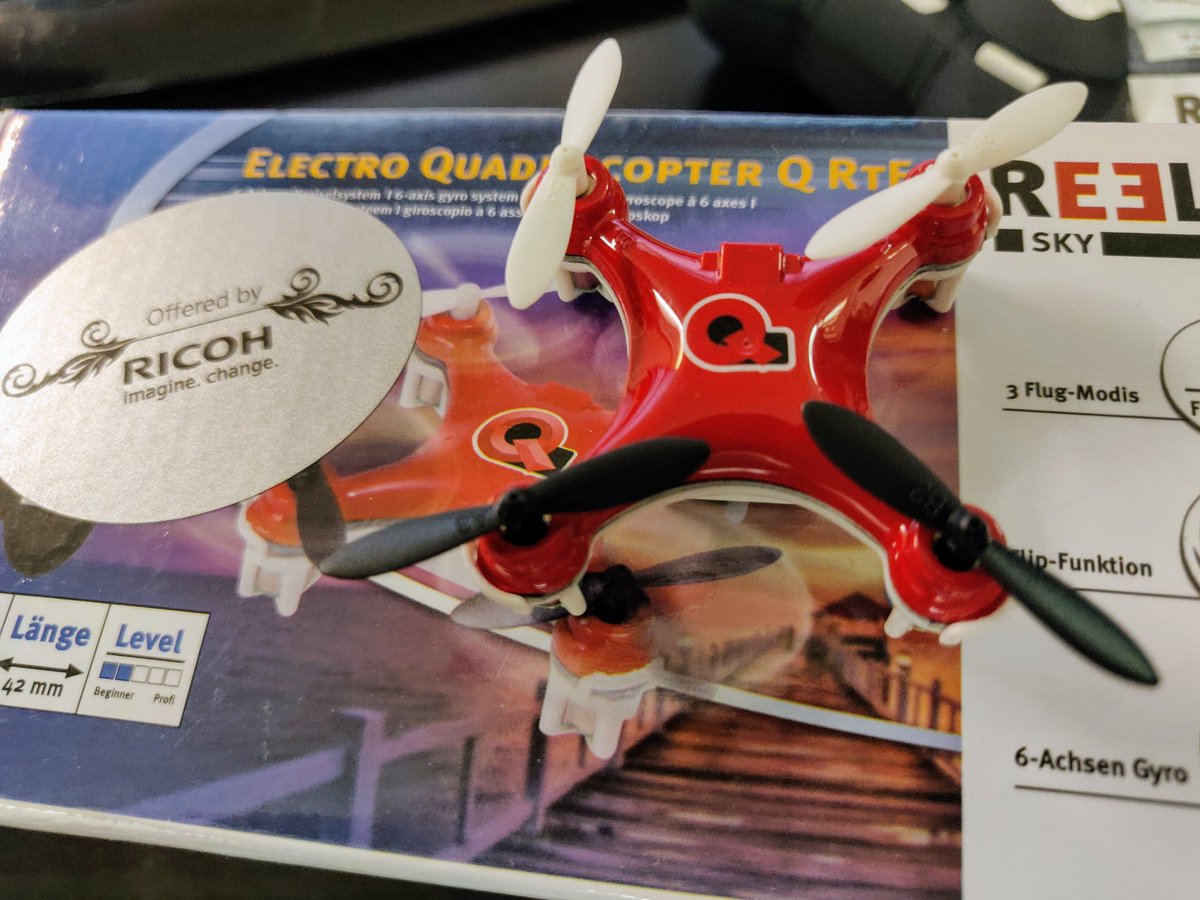 Pieterjanvl's tweet photo. Er zat een drone in de goodiebag van CIO of the Year. Mijn productiviteit van morgen zal grotendeels afhangen van het feit of er nog 2 AAA batterijen in huis liggen. #cio2018 https://t.co/s46XaDZRbo