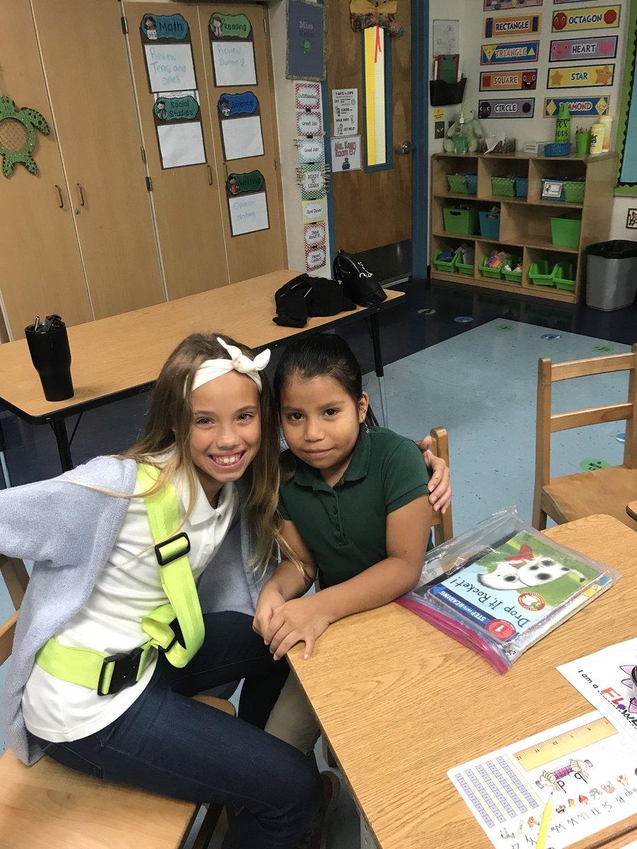 keenabout3rd's tweet photo. First and fifth grade buddies disguising turkeys so they don’t get eaten for Thanksgiving! #turkeytrouble @SouthOliveTiger https://t.co/voZMRPLGNL