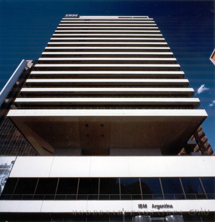 ZonArquitectur's tweet photo. #JuevesDeArquitectura y semana aniversario de vida del arquitecto Mario Roberto Álvarez. 14 de noviembre de 1913 - 5 de noviembre de 2011.
Edificio IBM, Buenos Aires, Argentina. 1979-1983 #TeCreesModerno? #fotografías Moderna Buenos Aires. Acuarela Alex Sahores. https://t.co/vvP6A2txL6
