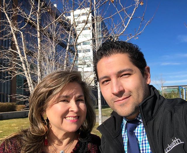 DanielVelaMD's tweet photo. Mami visitando el campus de la Universidad.
.
.
.
.
.
.
.
.
#travellingmom #mamaviajera #mymomlookslikemysister #MyMomisCoolerThanyours #Neurologists #Academics #ACV #StrokeDocs  #StrokeDoctor #Colombian #Sartorial #ootd #mensfashionpost #lookbook #guysw… https://t.co/kQftUlr4U8 https://t.co/qkyx1qP1hK
