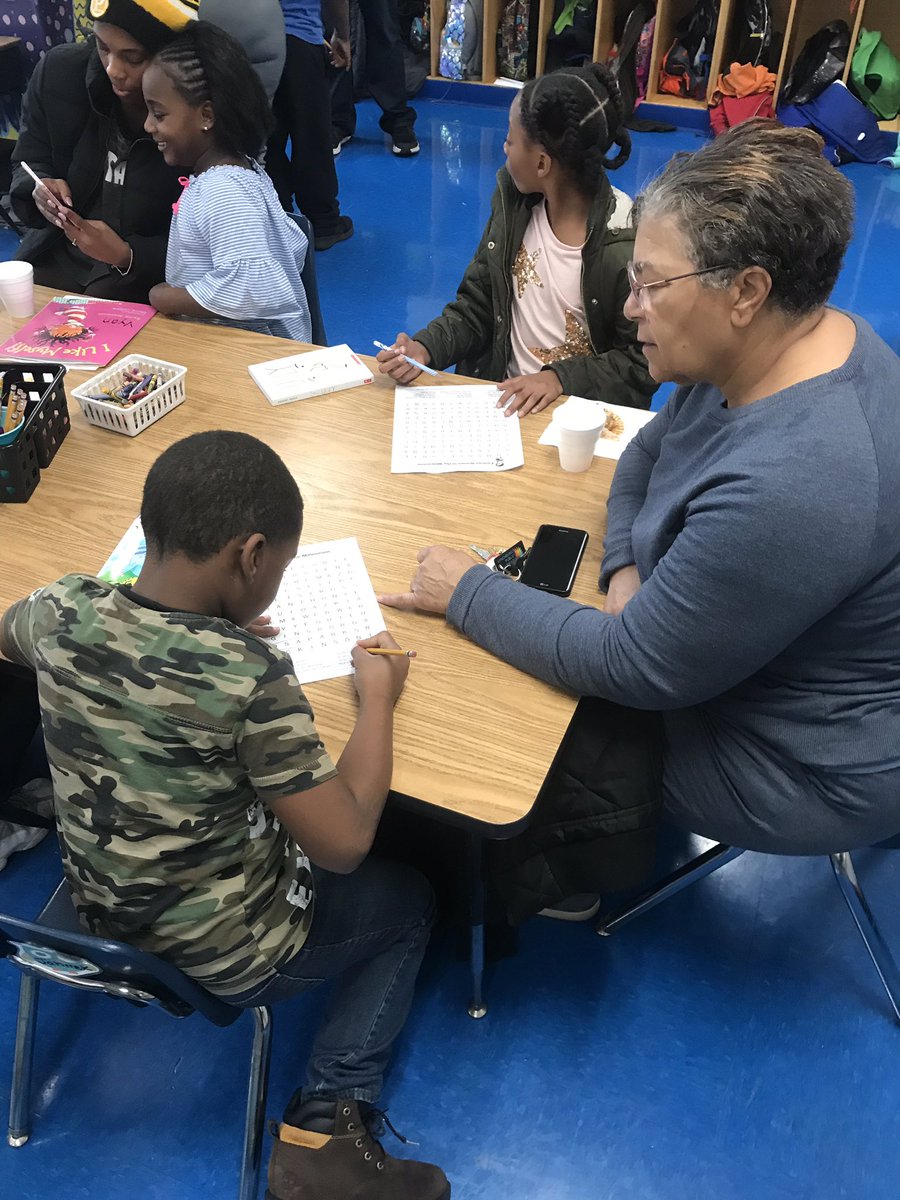 But1stDESI's tweet photo. Muffins with moms today! It was so good to see my kids reading with the women in there lives! #FINSUPnoexcuses https://t.co/9riGuMnCmK