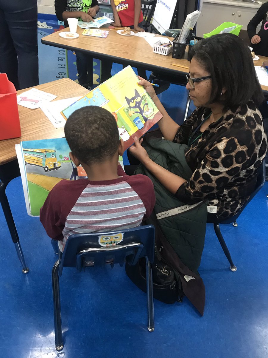 But1stDESI's tweet photo. Muffins with moms today! It was so good to see my kids reading with the women in there lives! #FINSUPnoexcuses https://t.co/9riGuMnCmK