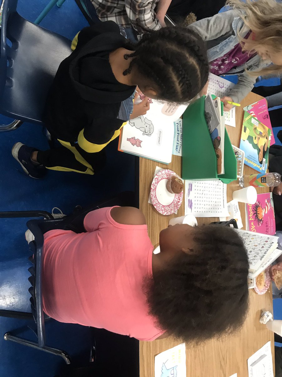 But1stDESI's tweet photo. Muffins with moms today! It was so good to see my kids reading with the women in there lives! #FINSUPnoexcuses https://t.co/9riGuMnCmK