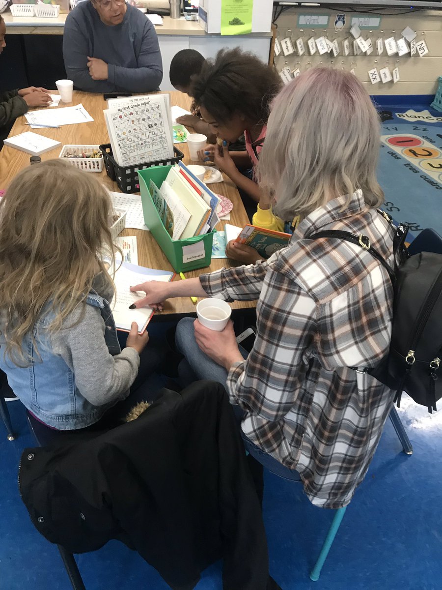 But1stDESI's tweet photo. Muffins with moms today! It was so good to see my kids reading with the women in there lives! #FINSUPnoexcuses https://t.co/9riGuMnCmK