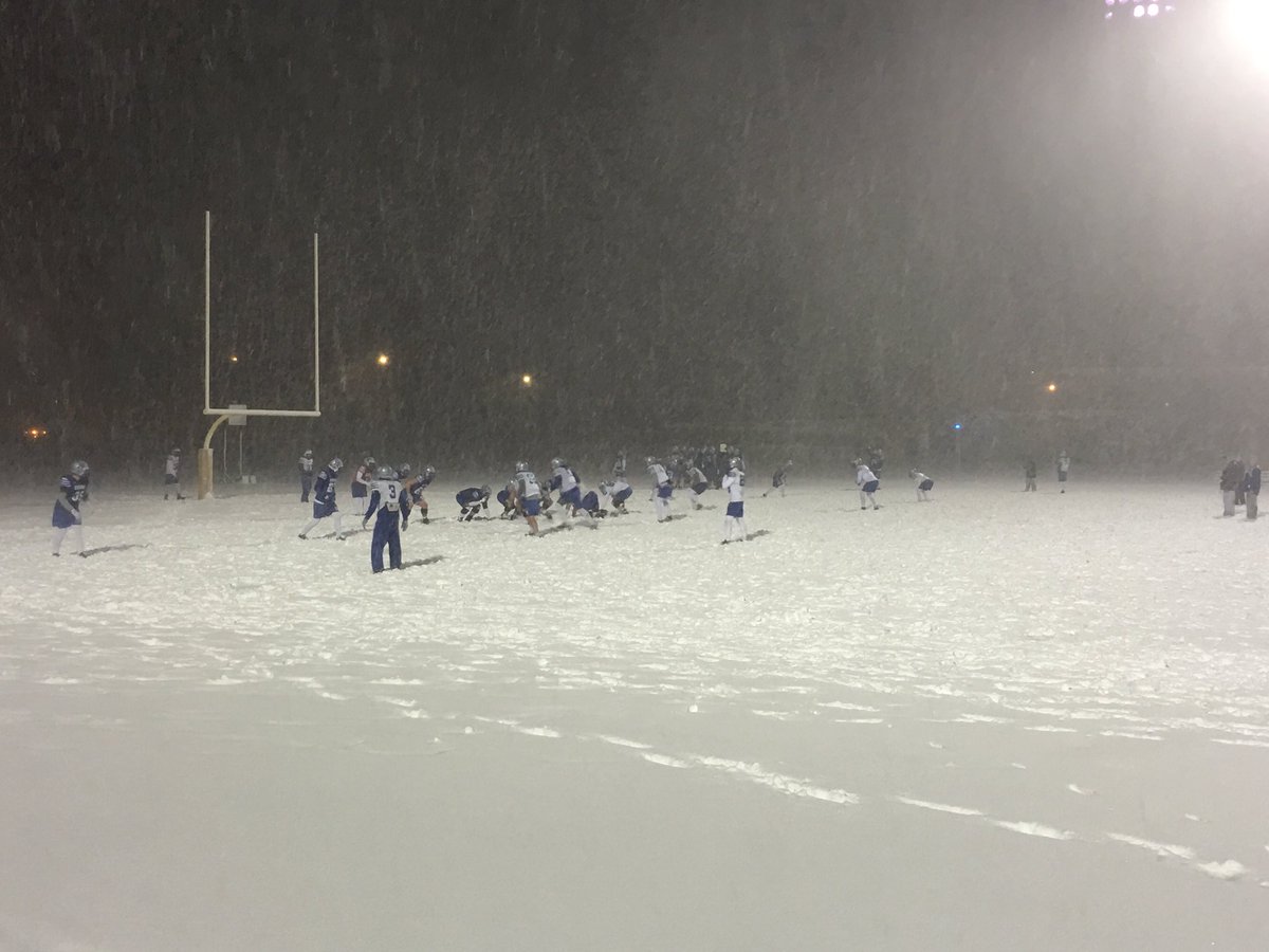 USMMA_SportsMed's tweet image. ❄️❄️🌨#USMMAFootball 🏈⚓️ getting ready for our Bowl game this weekend! #BreakInTheWeather @CoachToop @CoachCroall @CoachChurchKP @StroudME @CoachKikel @USMMA_Athletics