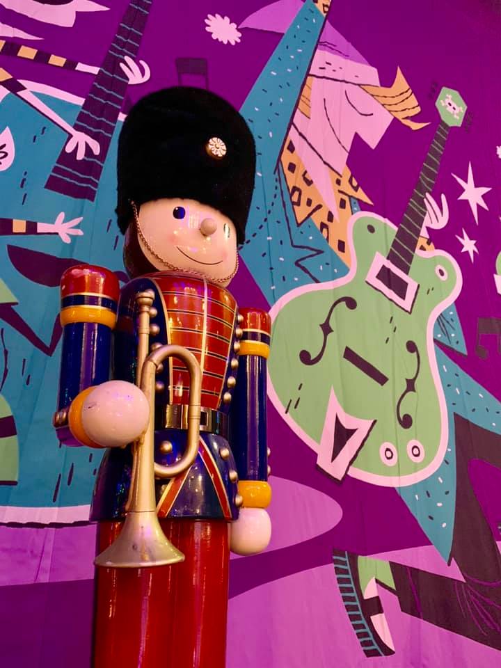 You better watch out, you better not cry
Better not pout, I'm telling you why
BSO is comin' to town
With little tin horns and little toy drums
Rooty toot toots and rummy tum tums