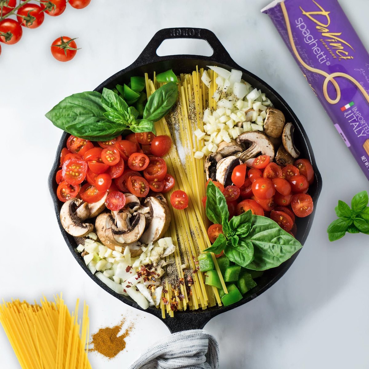 DaVinciPasta's tweet photo. We like to think spaghetti has our back. It's here for us when we're lazy and want to smother it with butter, and it's here for us when we're putting on a fancy Holiday dinner! #bff #AnythingIsPastable https://t.co/3JRHdbiRcy