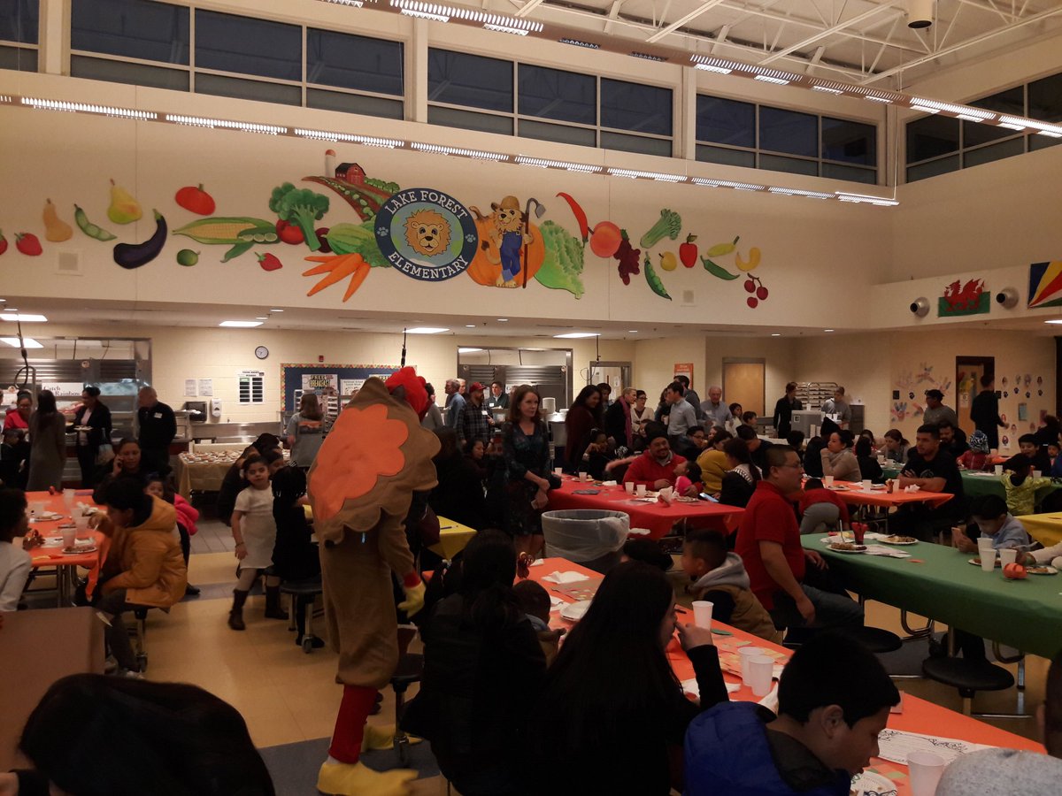 Thanksgiving dinner Lake Forest's style. A beautiful tradition since 2011. Something to be grateful for!!